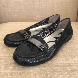 New AK flats with logo plate